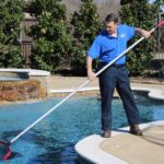 خدمات تنظيف وتعقيم المسابح