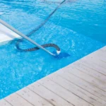 كيف تضمن نظافة مسبحك من خلال عقد رسمي؟